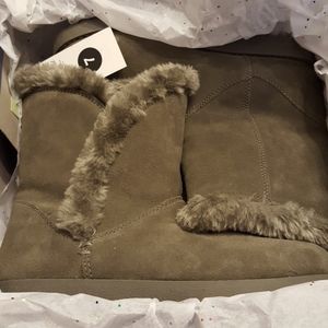 Women's Universal Threads Sz 7 Winter Boots